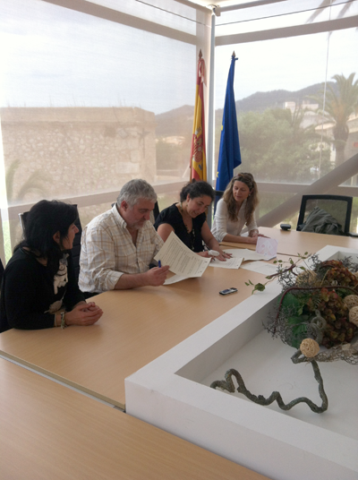 Signatura acord de col·laboració entre Ajuntament de Lloseta i la Fundació Deixalles