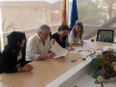 Signatura acord de col·laboració entre Ajuntament de Lloseta i la Fundació Deixalles